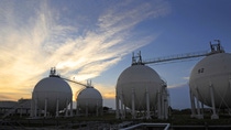 There are five spherical tanks in the Friesenheim Island section of BASF’s Verbund site in Ludwigshafen which supply the production facilities with feedstocks. The tanks have a combined total capacity of around 7.5 million liters of liquefied gas. They are used to store butane gas. There are five spherical tanks in the Friesenheim Island section of BASF’s Verbund site in Ludwigshafen which supply the production facilities with feedstocks. The tanks have a combined total capacity of around 7.5 million liters of liquefied gas. They are used to store butane gas.