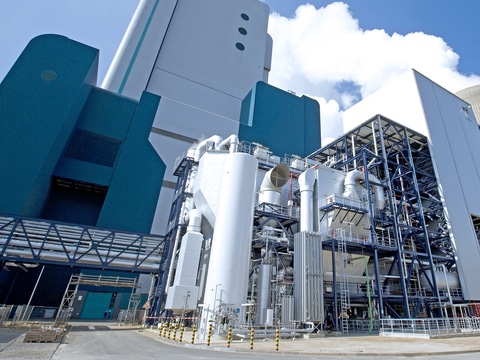 The power plant site in Niederaussem, Germany: This is where the joint research program for CO2 scrubbing by BASF, Linde and RWE Power started. CO2 scrubbing is a key technology for carbon capture and storage (CCS). The results achieved are remarkable: significantly reduced energy consumption, high purity of the captured CO2, low detergent consumption and a plant availability of 97 percent.
